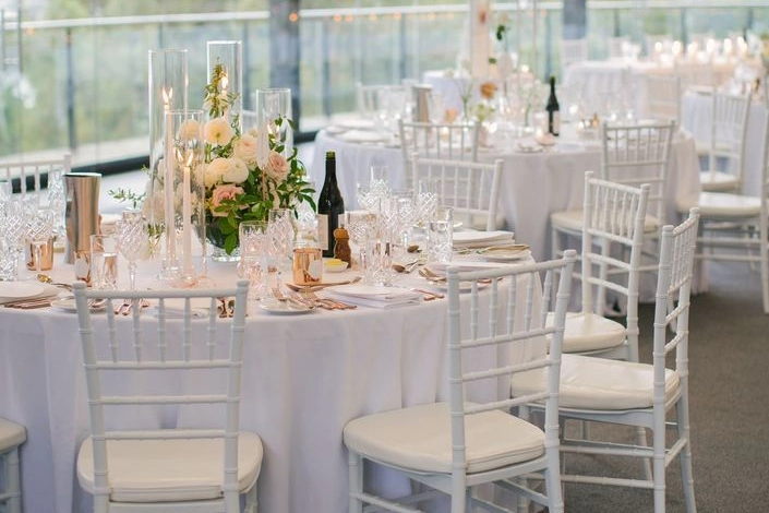 Restaurant and bar linens with clean, durable, premium fabric for a professional and hygienic dining setup